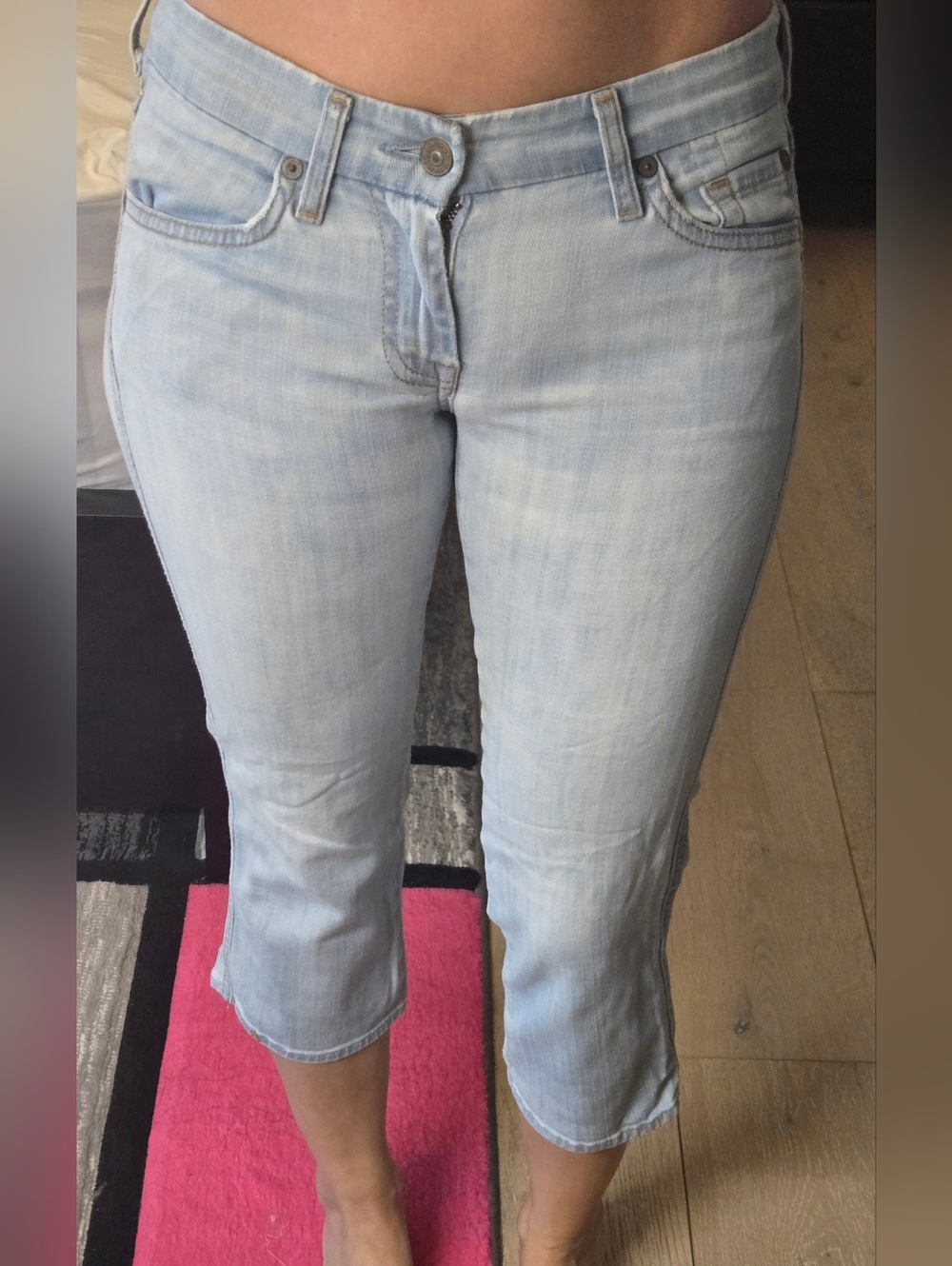 7 For All Mankind Light Wash Women's Denim Capris - Size 25 (0)